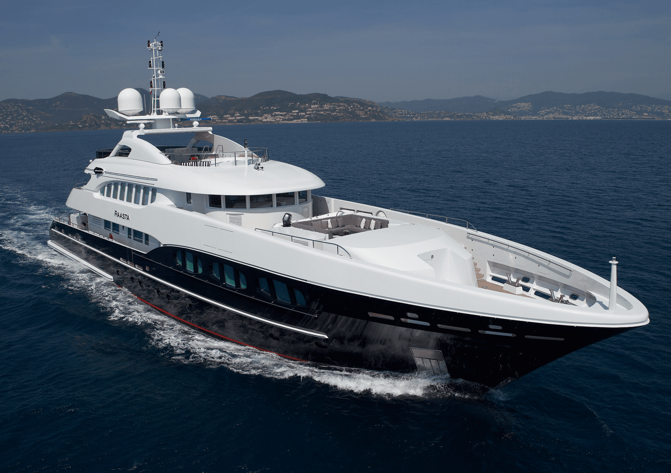 4 Luxury Yachts