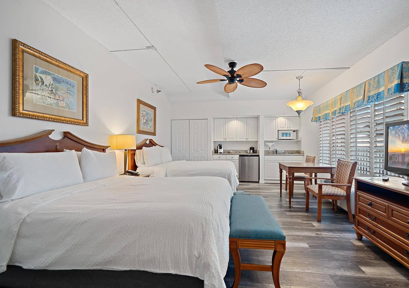 Holiday Inn & Suites Harbourside